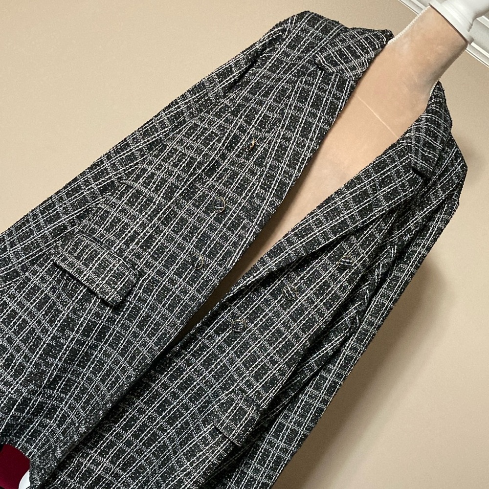 NWOT- Torrid Black and White Open Front  Blazer with Modern Pattern - size 6